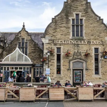 Away From In Headingley With Gated Drive Apartment Leeds (West Yorkshire)