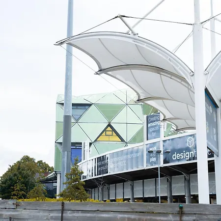 Away From In Headingley With Gated Drive