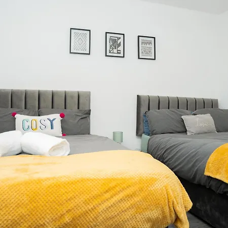 Away From In Headingley With Gated Drive Apartment
